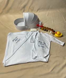 Set pentru baietel prima baita cu landou pe albastru electric  ( se realizeaza broderia pe orice culoare)