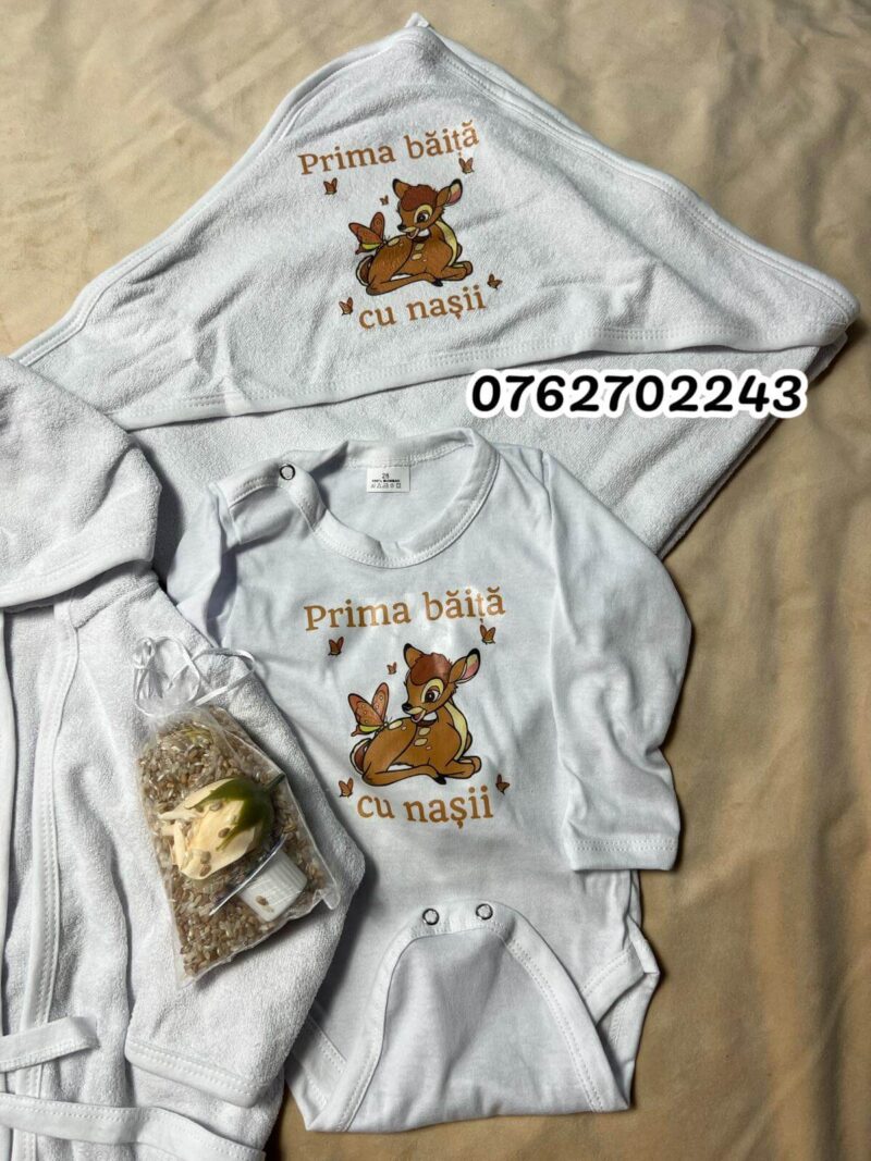 Set pentru prima baita Bambi cu prosop, body, halat si saculet cu mirodenii