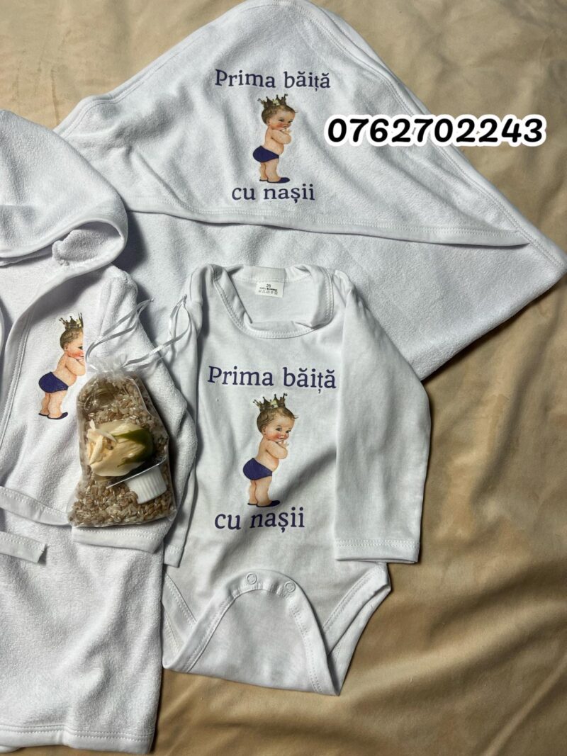 Set pentru prima baita Print cu prosop, body, halat si saculet cu mirodenii