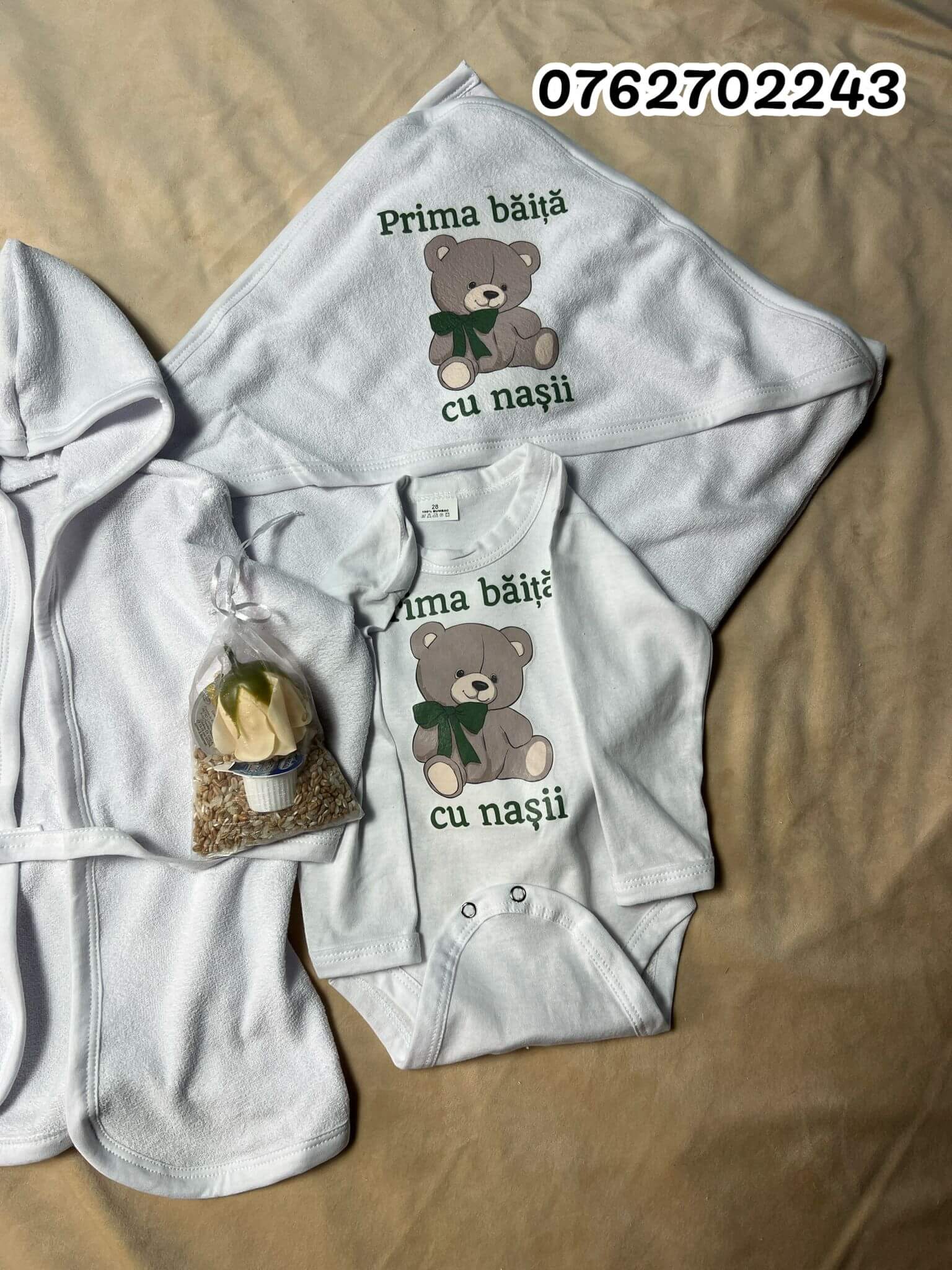 urs-verde.jpg-3 Set pentru prima baita urs verde cu prosop, body, halat si saculet cu mirodenii
