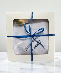 Prosop cu capison alb - albastru electric  "Prima baita cu nasii", cu saculet mirodenii, 75x75 cm, in cutie, PB004