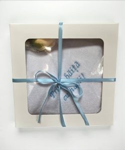 Prosop cu capison alb - blue  "Prima baita cu nasii", cu saculet mirodenii, 75x75 cm, in cutie, PB005