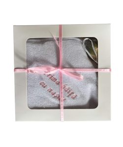 Prosop cu capison alb - roz "Prima baita cu nasii", cu saculet mirodenii, 75x75 cm, in cutie, PB001