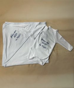 Prosop si bady cu broderie pe albastru electric , bumbac , pentru prima baita  ( se realizeaza broderia pe orice culoare)