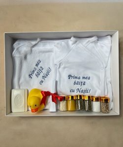 Prosop si bady Prima baita cu nasii brodat pe albastru electric din bumbac, in cutie si cu mirodenii si ratusca