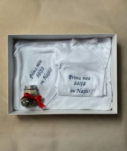 Prosop si bady Prima baita cu nasii brodat pe albastru electric  din bumbac, in cutie cu borcanel tip urs cu mirodenii