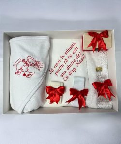 Trusou botez brodat ingeras cu inimioara si fundite rosu