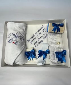 Trusou botez brodat ingeras cu inimioara si fundite albastru electric