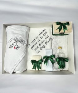 Trusou botez brodat ingeras cu inimioara si fundite verde