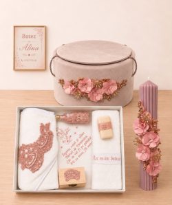 Set botez pudra luxury - cufar buretat catifea, lumanare striata, trusou brodat