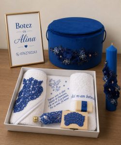 Set botez albastru electric regal luxury - cufar buretat catifea, lumanare striata, trusou brodat
